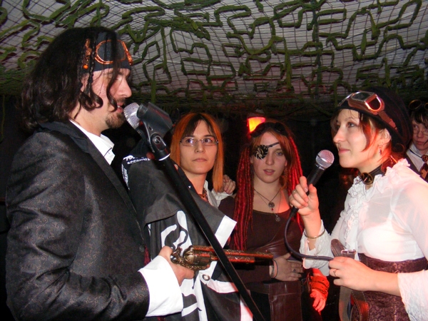Фотка с вечеринки воздушных пиратов