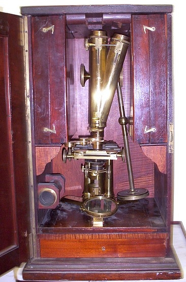 Старинные микроскопы. (Фото 29)