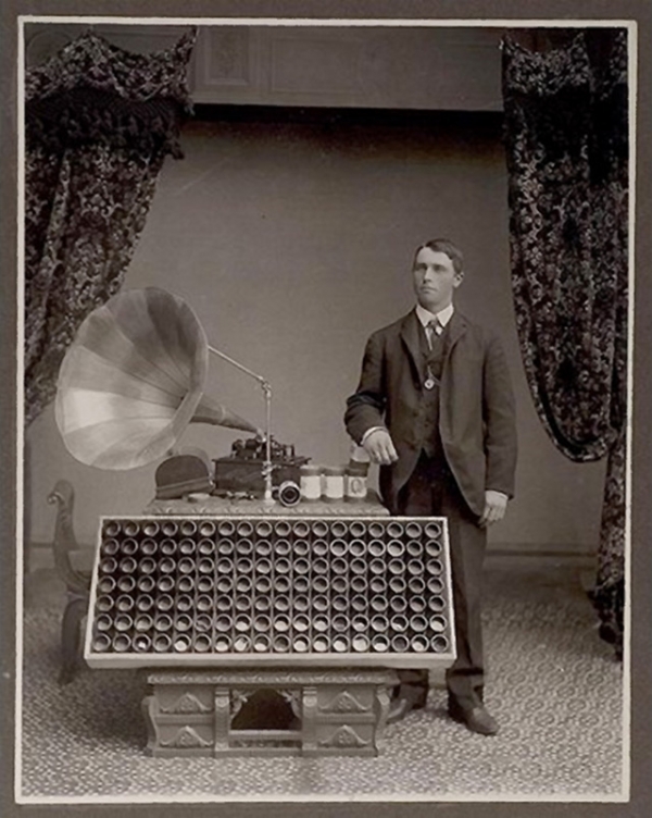 Первая говорящая кукла. (автоматон-фонограф Томаса Алвы Эдисона).