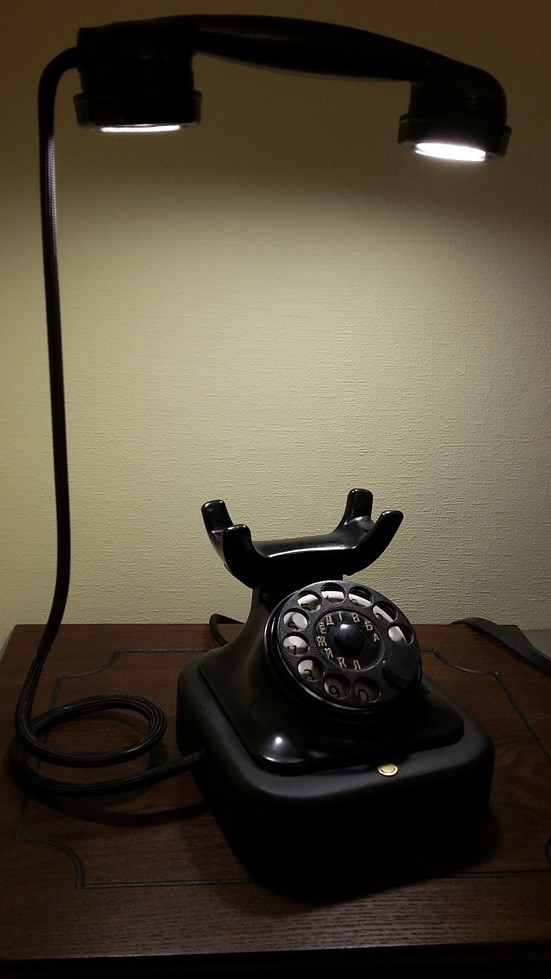 Настольные лампы из старинных телефонов