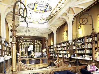 Livraria Lello – прекрасный книжный магазин в Пронто, Португалия (Фото 8)