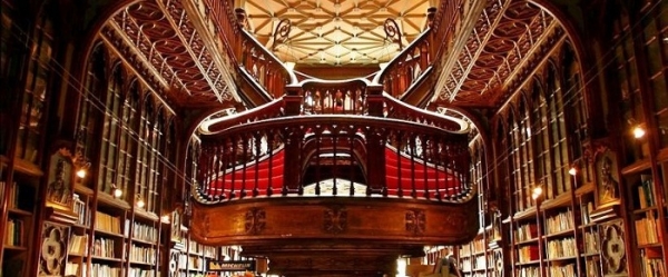 Livraria Lello – прекрасный книжный магазин в Пронто, Португалия