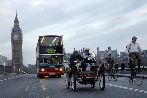А в Лондоне...  [Фото с автопробега ретропаромобилей из Лондона в Брайтон] (Фото 3)