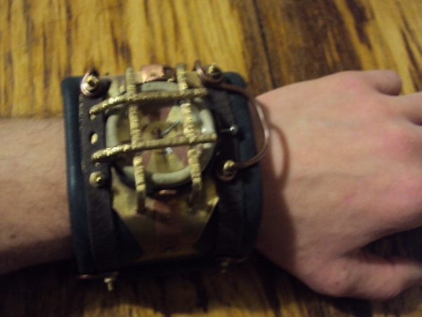 Часы Bioshock (Фото 2)