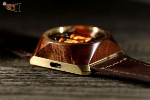 Наручные часы «Спираль» с деревянной вставкой