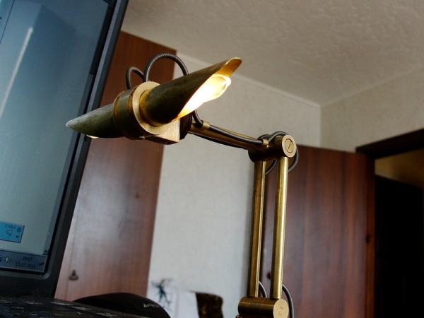 Лампа для подсветки клавиатуры. (Фото 25)