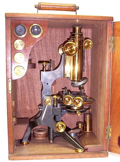 Старинные микроскопы. (Фото 8)