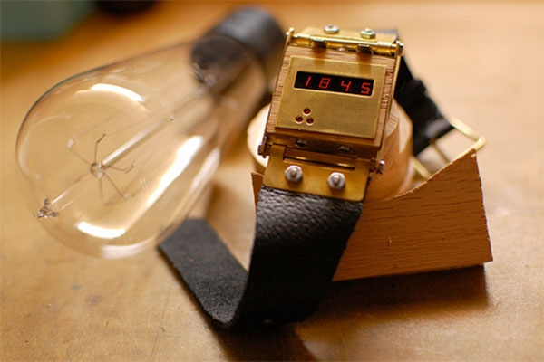 Электронные часы в стимпанк стиле. (Фото 3)