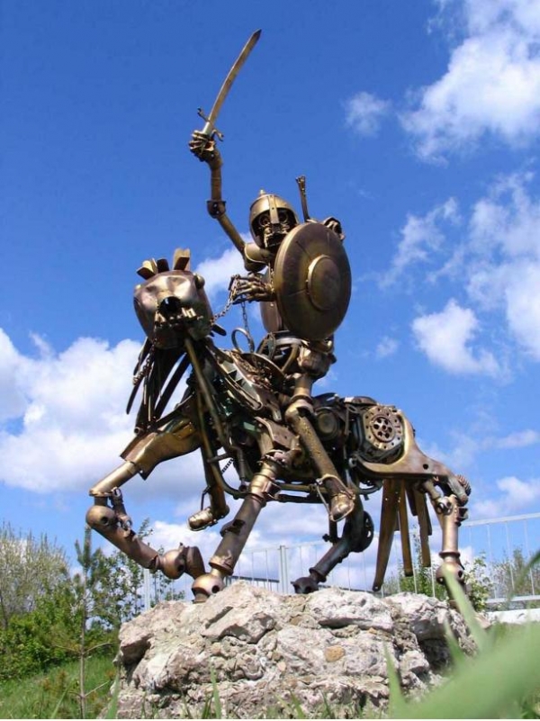 Статуи из металлома-ЗАТО Светлый (Фото 2)
