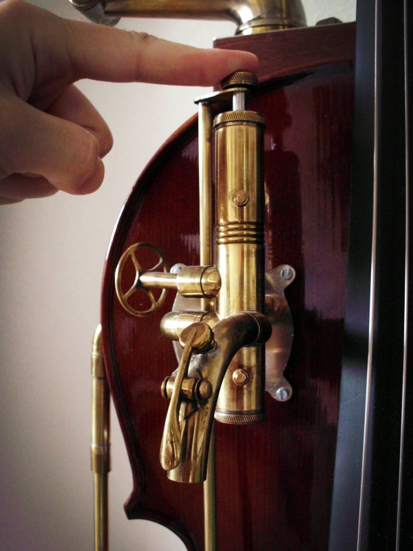 Стимпанк - виолончель! Она же мини-бар, она же арт-объект на колесиках и при музыке!