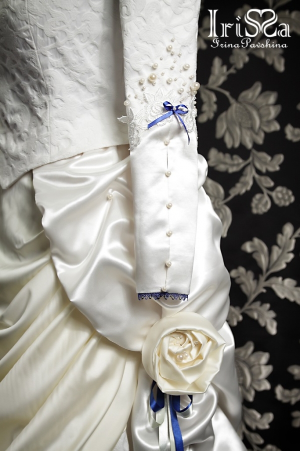 Свадебное платье в викторианском стиле с турнюром. (Фото 6)
