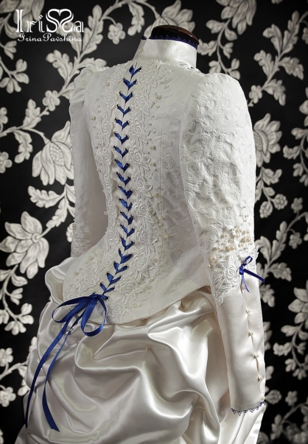 Свадебное платье в викторианском стиле с турнюром. (Фото 2)