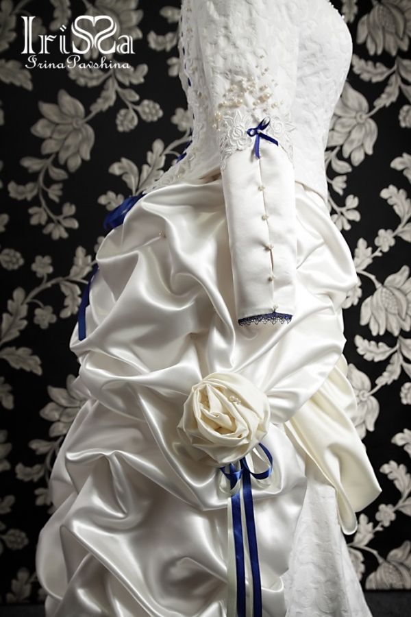 Свадебное платье в викторианском стиле с турнюром. (Фото 3)