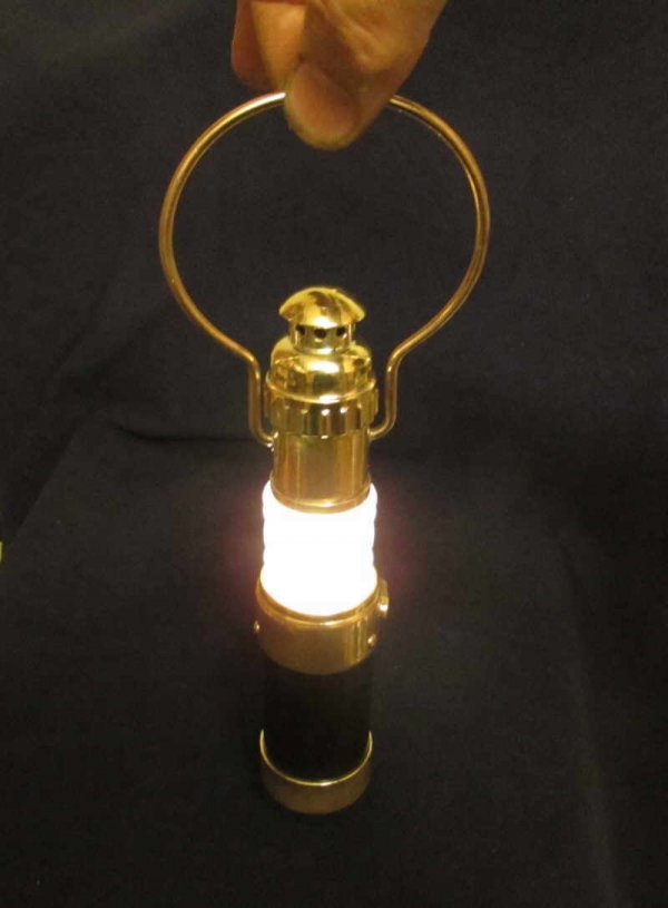 Лампа с линзой Френеля