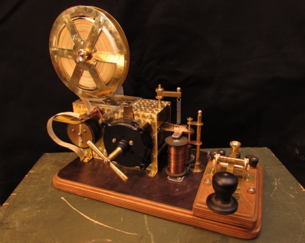 Телеграфный аппарат Морзе, для кино.