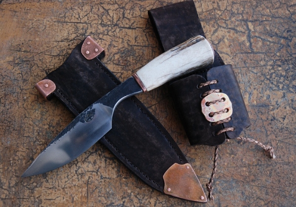Нож в стиле стимпанк?.. заклепки, медь и кожа имеются. (Фото 2)