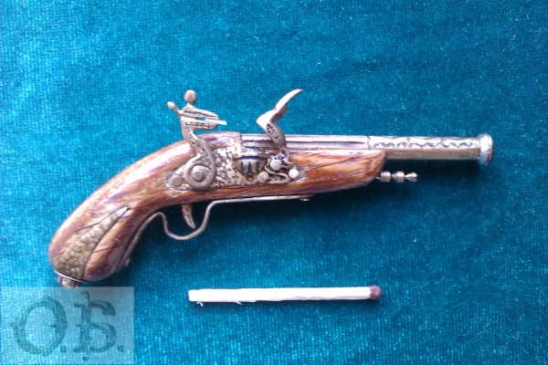 Миниатюрный пистолет с кремневым замком. (Фото 2)