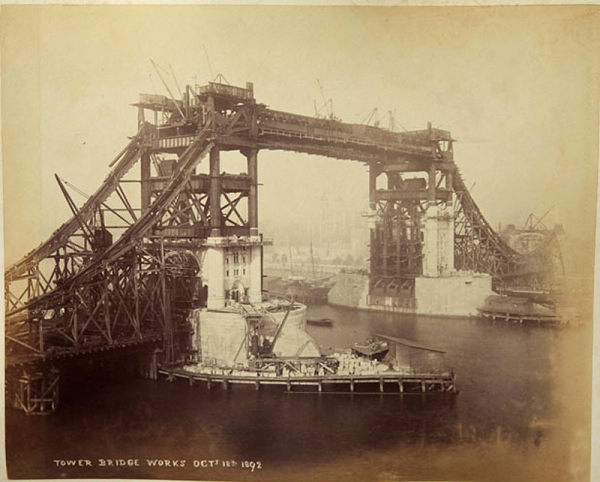Строительство Тауэрского моста. (Фото 16)