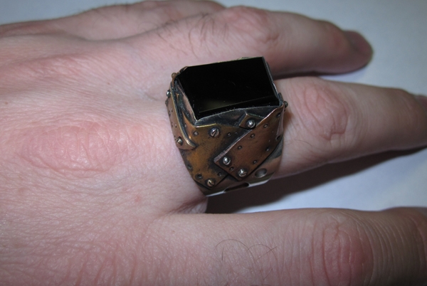 Кольцо из кусочков метала (Фото 4)
