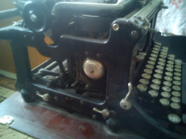 Пишущая машинка (Фото 2)