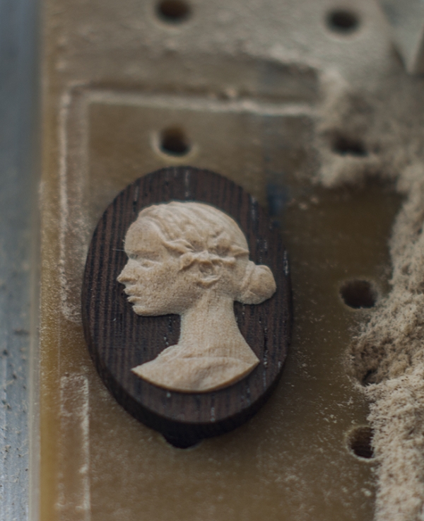 серьги в викторианском стиле (камея из дерева) (Фото 6)