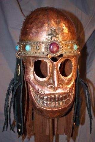 Медный шлем с маской-личиной (Фото 2)