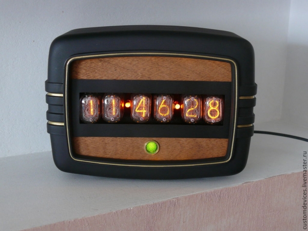 Часы в корпусе от радиоточки Арфа.