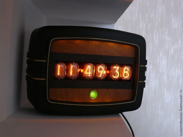 Часы в корпусе от радиоточки Арфа.