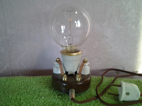 Подставка для лампы Эдисона.