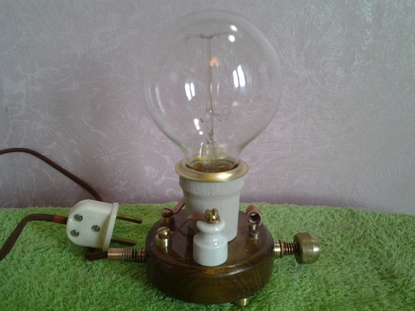 Подставка для лампы Эдисона.