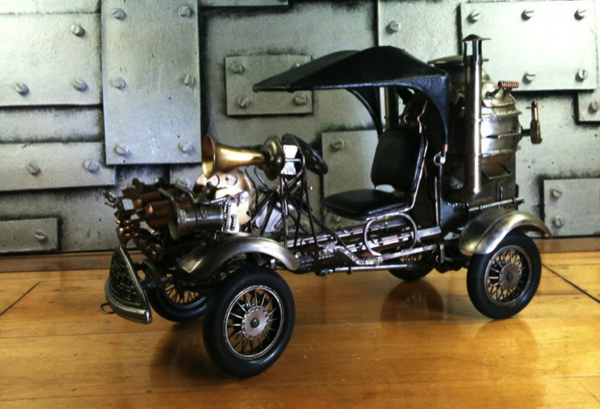Серебряный Зверь Спортивный автомобиль с паровым двигателем.