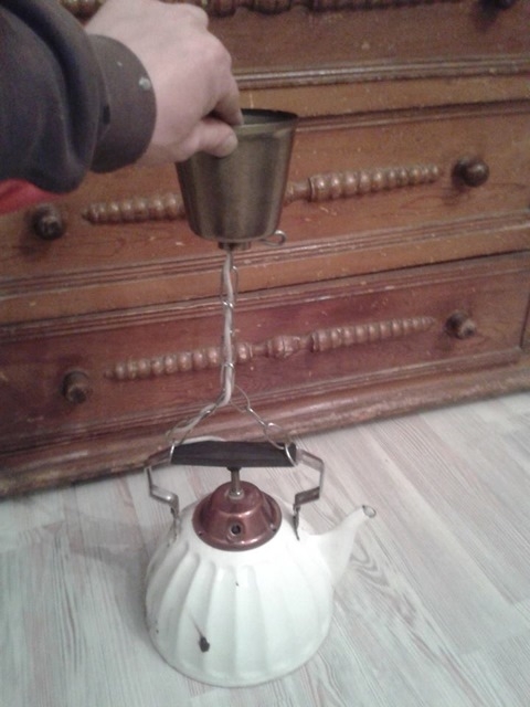 лампа из старого чайника