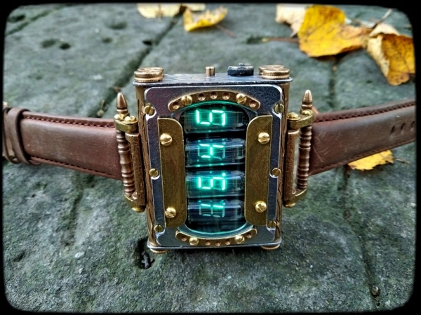 Портативные часы Машина времени на лампах ИВ-3А