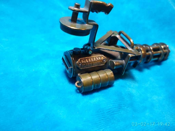 Флешка Пулемет Гатлинга с выдвижным механизмом.