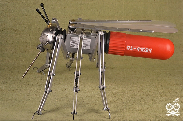 КОМАР - компактный особый модифицированный автономный робот.