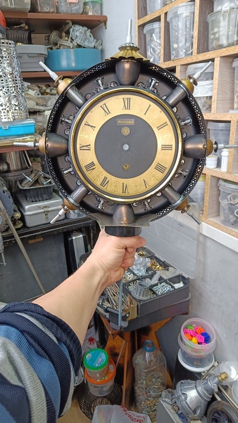 Часы в подарок...