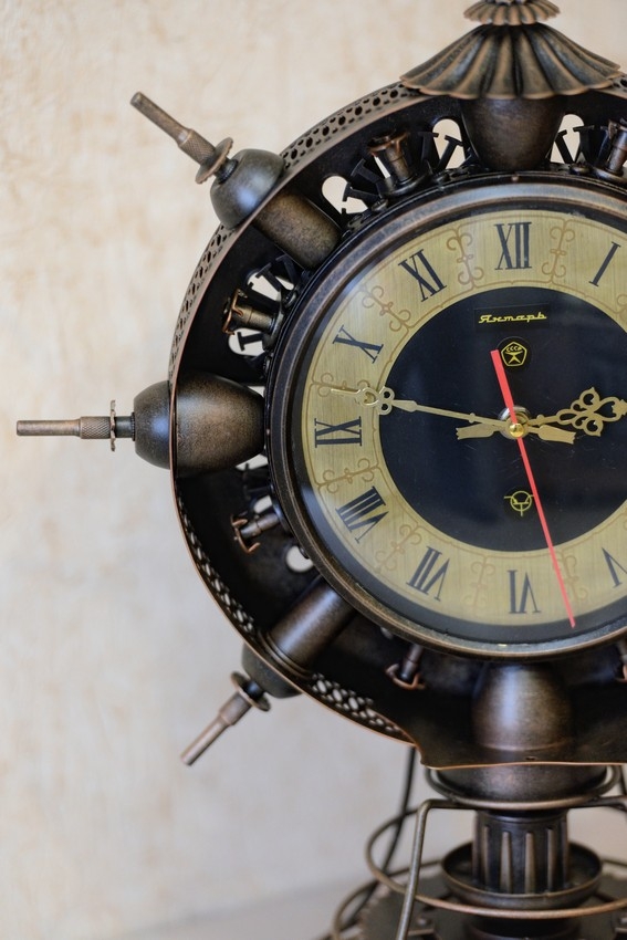 Часы в подарок...