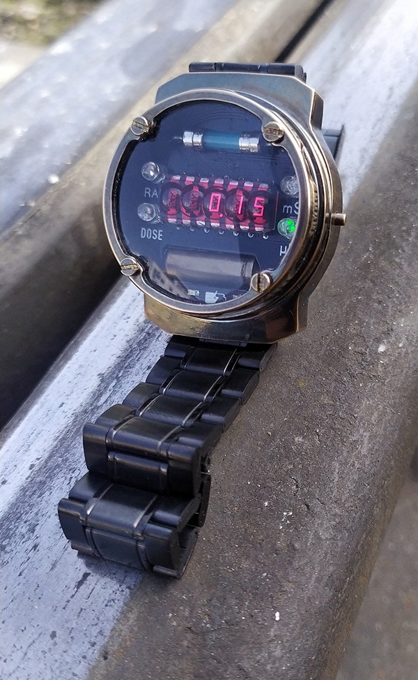 Наручные часы-дозиметр в стиле METRO 2033/LL