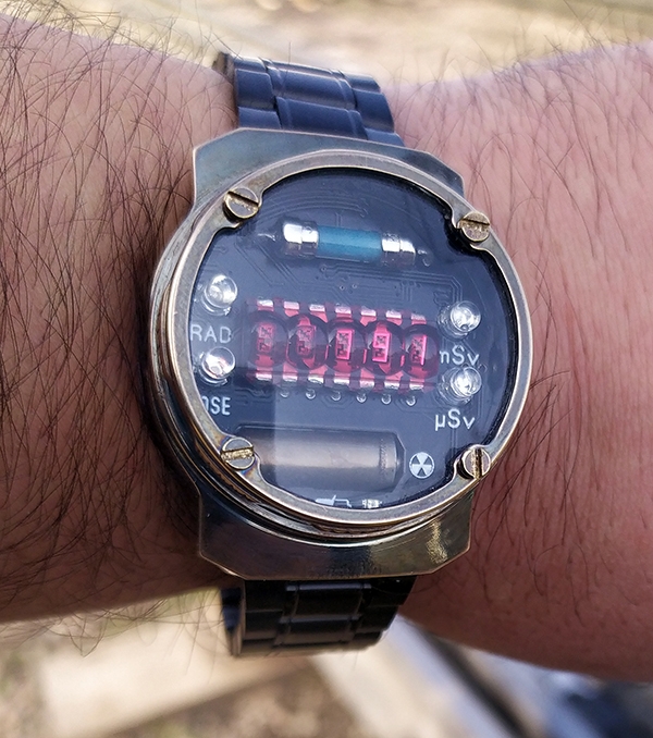 Наручные часы-дозиметр в стиле METRO 2033/LL