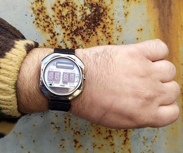 Наручные часы-дозиметр в духе Fallout