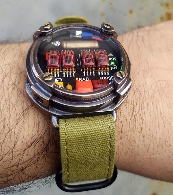 Наручные LED часы-дозиметр METRO Exodus, версия под ремешок &#39;Nato&#39;