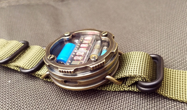 METRO 2033, наручные часы-дозиметр на матричном LED индикаторе