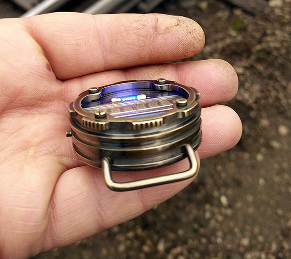 METRO 2033, наручные часы-дозиметр на матричном LED индикаторе