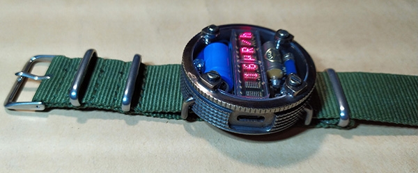 Часы-дозиметр в стиле Метро на матричном индикаторе, с ворклогом