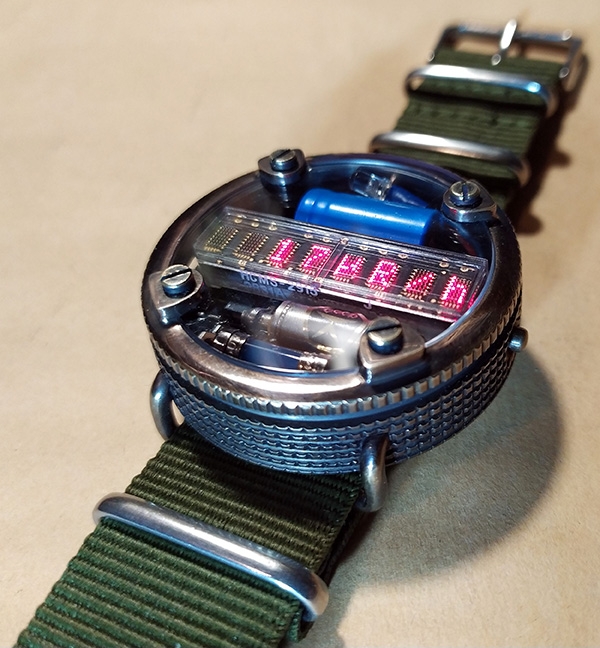 Часы-дозиметр в стиле Метро на матричном индикаторе, с ворклогом