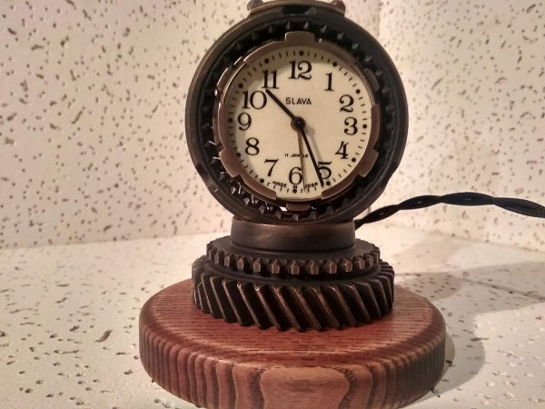 Часы - будильник Слава и конечно же светильник