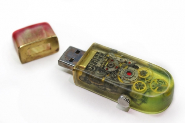 USB накопитель - “KIWI 360”.