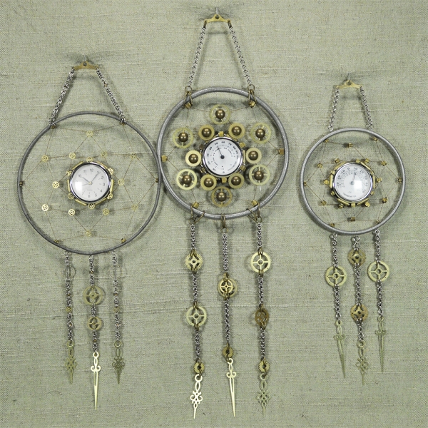 Часы, ловец снов в стиле зомбиклок.