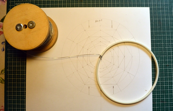Часы, ловец снов в стиле зомбиклок.