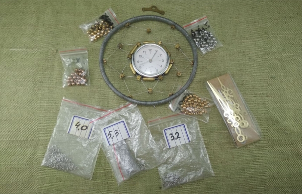 Часы, ловец снов в стиле зомбиклок.